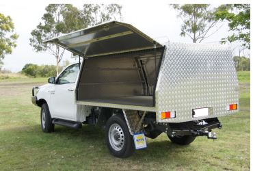 12. Single Cab Full Fitted Checkerplate Canopy