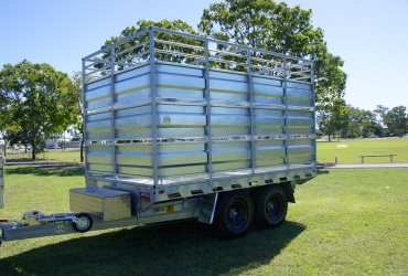 9. Flat Top Trailer with Cattle Crate